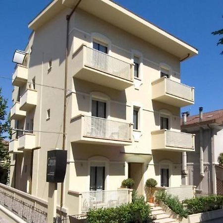 Residence Caterina Cattolica Bagian luar foto