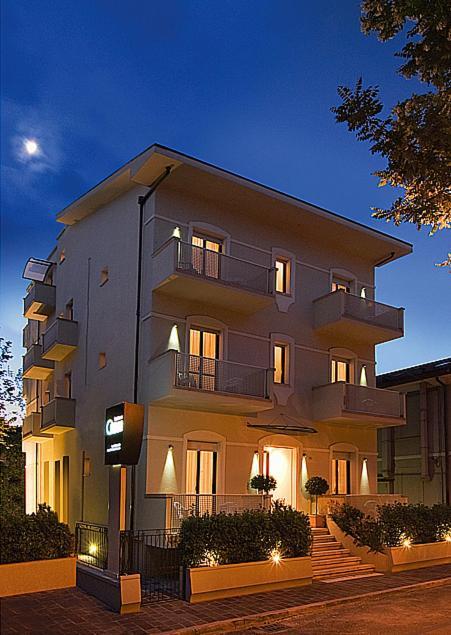 Residence Caterina Cattolica Bagian luar foto