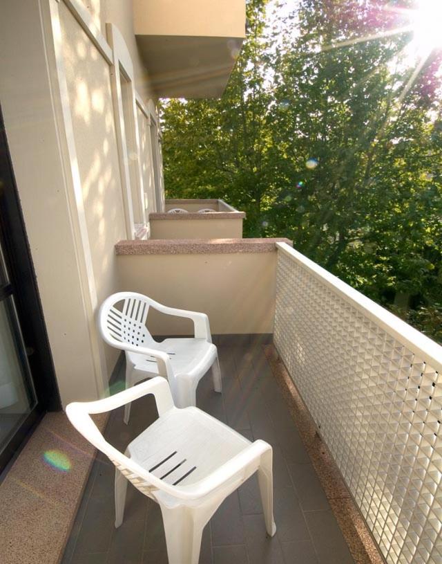 Residence Caterina Cattolica Bagian luar foto