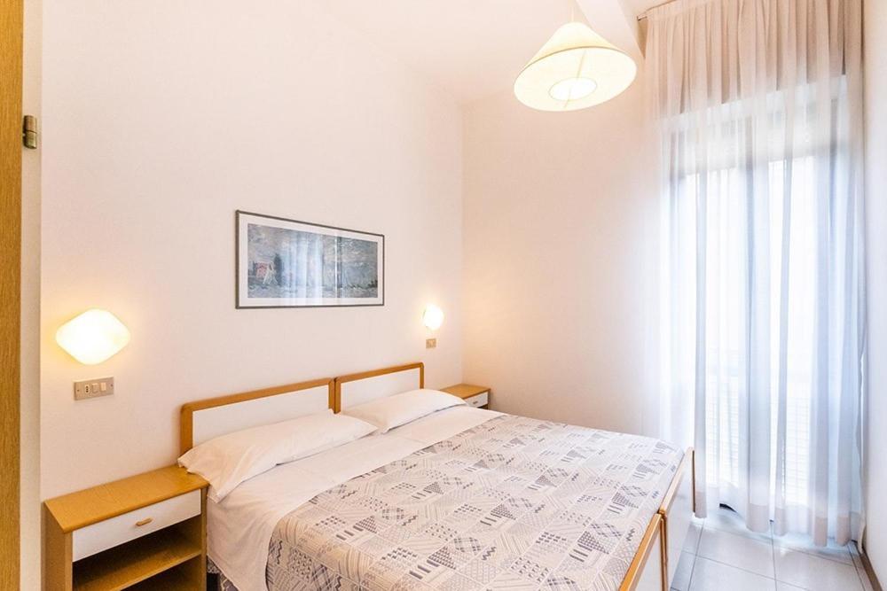 Residence Caterina Cattolica Bagian luar foto