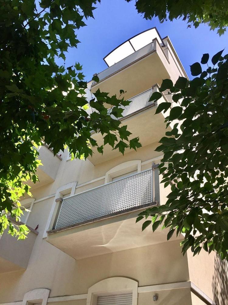 Residence Caterina Cattolica Bagian luar foto